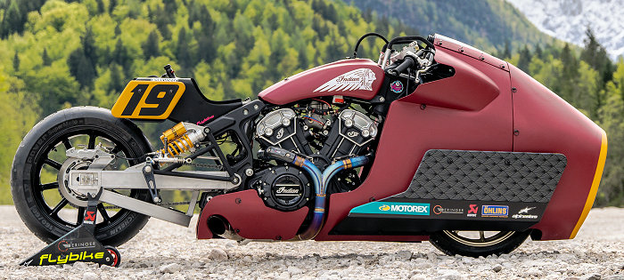 L'Indian Scout Bobber revient en Appaloosa pour défier le lac Baïkal.