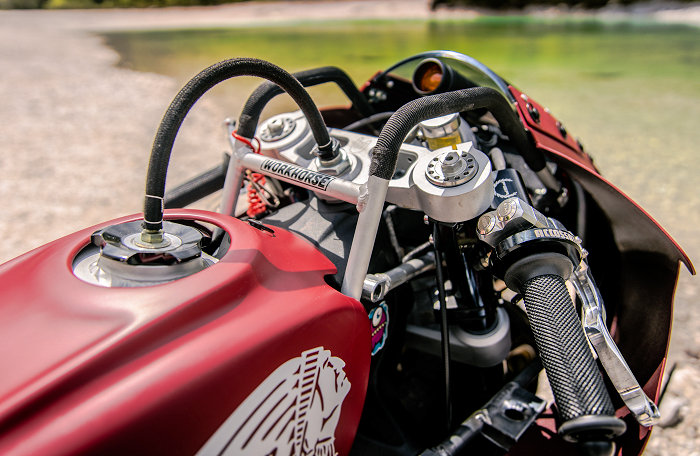L'Indian Scout Bobber revient en Appaloosa pour défier le lac Baïkal.
