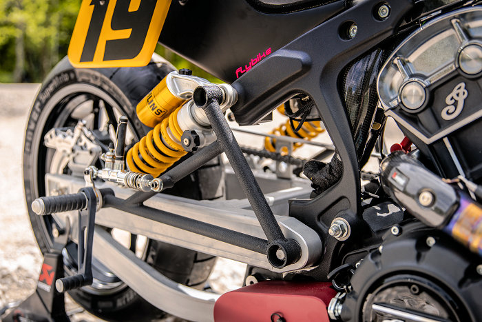 L'Indian Scout Bobber revient en Appaloosa pour défier le lac Baïkal.