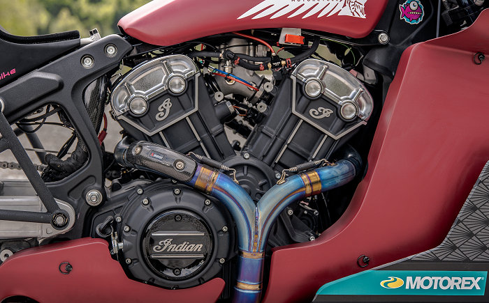 L'Indian Scout Bobber revient en Appaloosa pour défier le lac Baïkal.