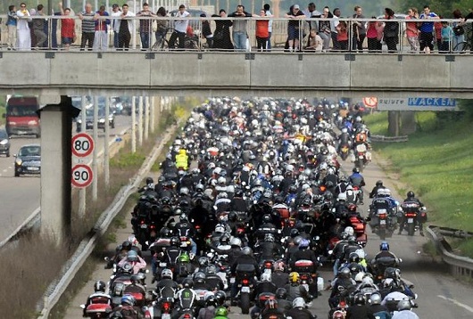 Sécurité routière - 75 000 motards manifestent.