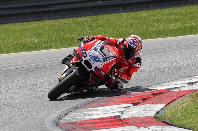 Premiers tours de piste officiels de Casey Stoner sur la Desmosedici GP.