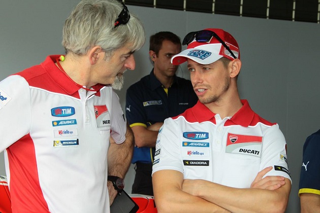 Premiers tours de piste officiels de Casey Stoner sur la Desmosedici GP.
