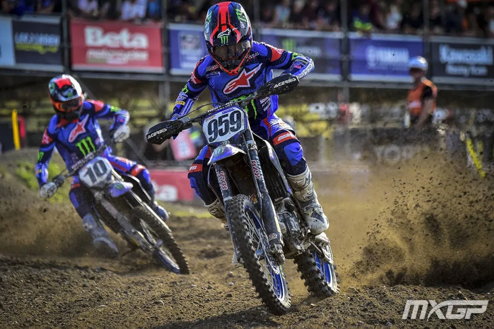 Maxime Renaux devant Calvin Vlaanderen lors de la course de motocross