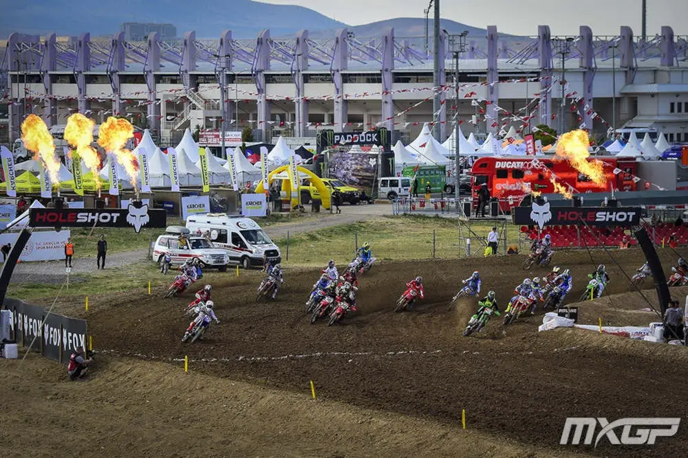 Départ de la course 1 du MXGP en Turquie
