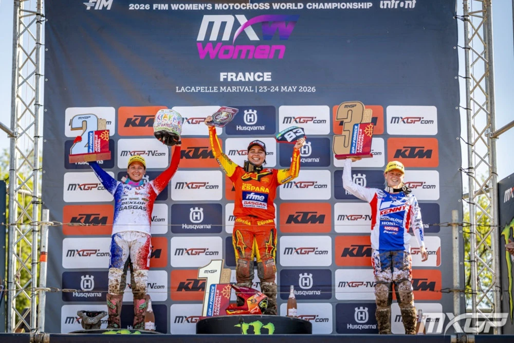 Podium MX Women avec Kiara Fontanesi, Daniela Guillen et April Franzoni