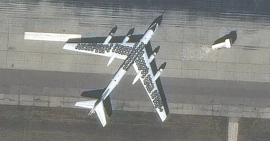 Avion-recouvert-pneumatiques-moto-auto