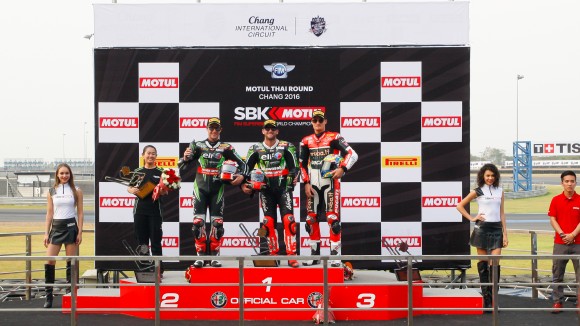WSBK / Thaïlande Course 2 - Tom Sykes stoppe Rea.