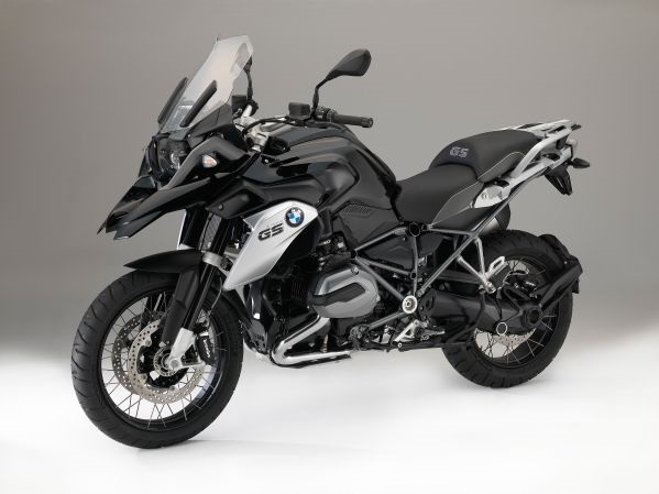 Petit coup de neuf sur les coloris et les options BMW.
