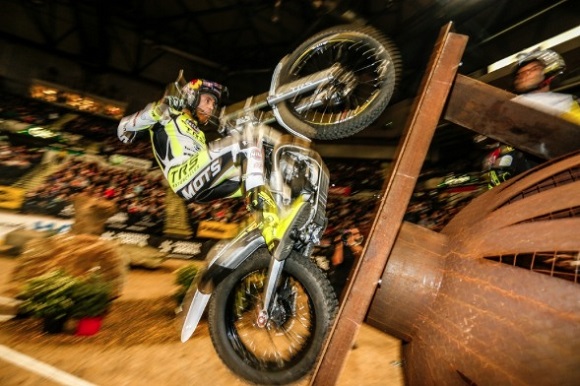 X-Trial - Raga surpasse Bou à Sheffield.