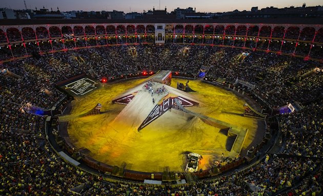 Tom Pagès au sommet de son art aux Red Bull X-Fighters de Madrid.