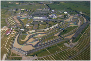 Immersion initiatique en Superbike à Magny-Cours.