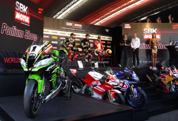 Immersion initiatique en Superbike à Magny-Cours.