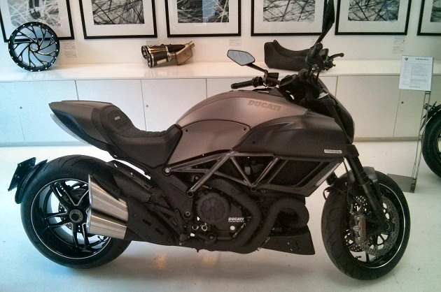 La Ducati Diavel Titanium soigne son arrivée sur le marché.