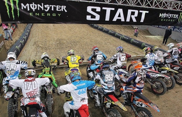 Le Supercross Paris-Lille prend ses quartiers au stade Pierre Mauroy.