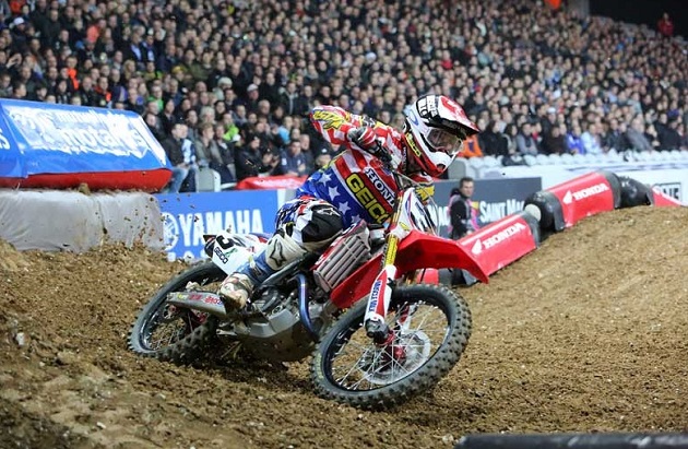 Le Supercross Paris-Lille prend ses quartiers au stade Pierre Mauroy.