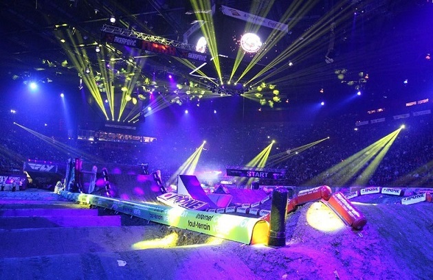 Le Supercross Paris-Lille prend ses quartiers au stade Pierre Mauroy.