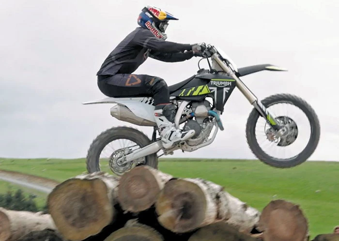 Jonny Walker en démo sur sa Triumph