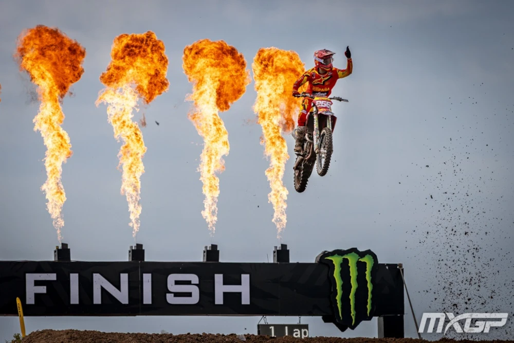 Daniela Guillen lors du sort final avec les flemmes Monster Energy