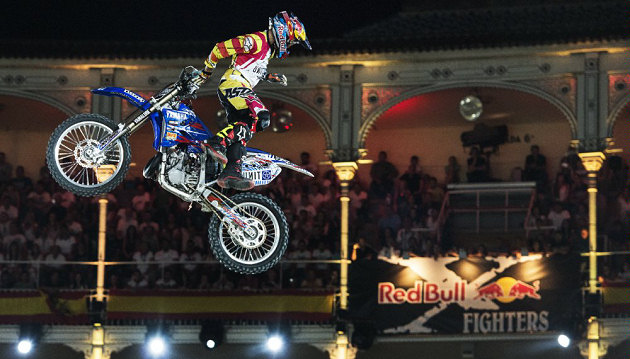Nouvelles étapes et nouveaux tricks aux Red Bull X-Fighters 2015.