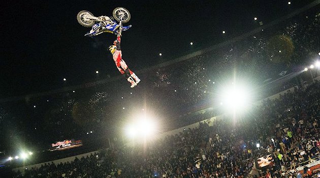 Les Red Bull X-Fighters arrivent en Grèce.