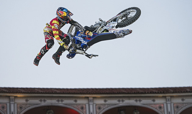 Le prochain défi des Red Bull X-Fighters sera sur un lac à Munich.