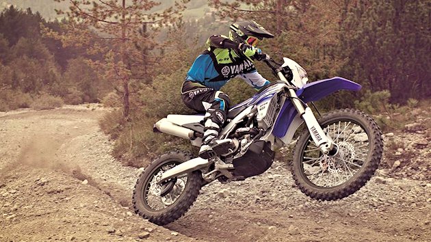 Essayez la gamme WR avec le Yamaha Enduro Pro Tour 2016.