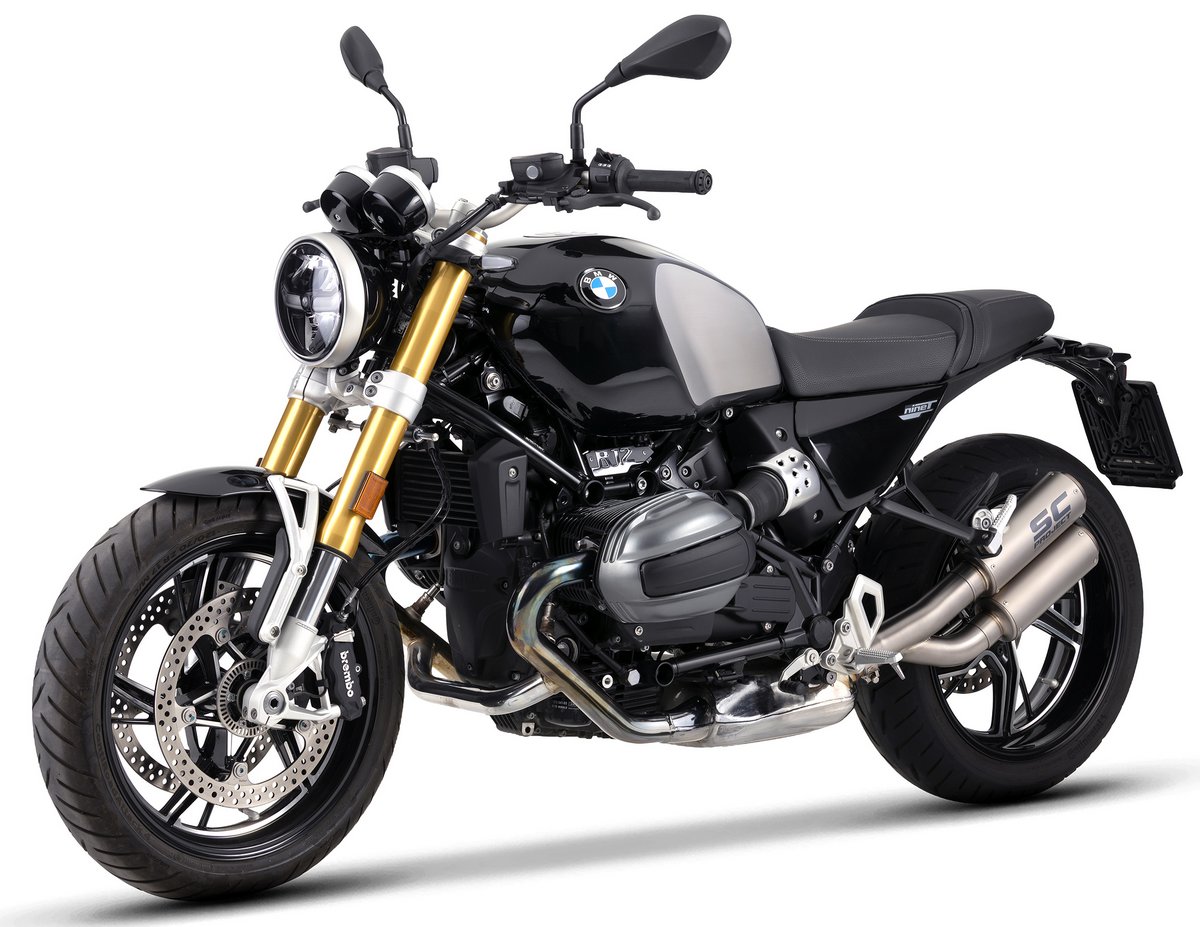 Une BMW R12 NineT avec un silencieux slip-on Twin CR-T en titane