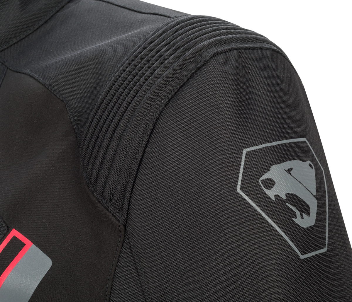 L'épaule d'un blouson Bering Thunder.