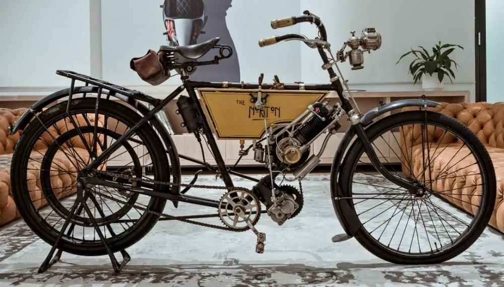 Una motocicleta Norton Energette de 1902 en una exposición