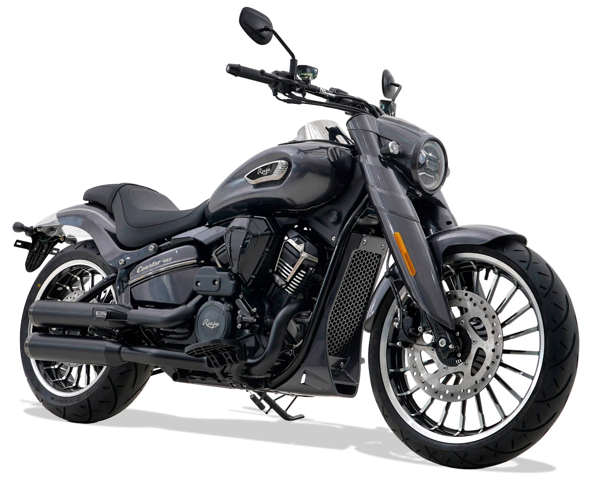 Une moto Rieju Coaster 407 noire