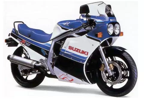 Foto de perfil del 750 GSX-R 1986 en color indefinido.