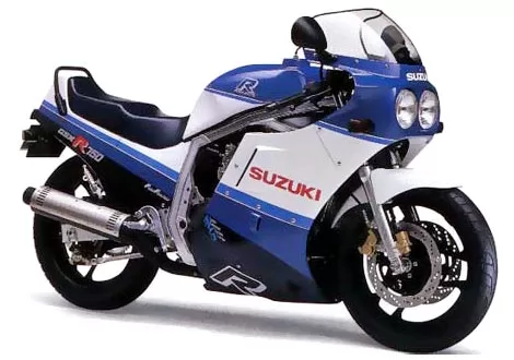 Foto de perfil del 750 GSX-R 1987 en color indefinido.