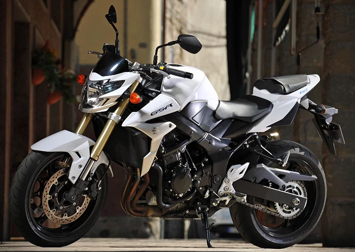 Suzuki GSR 750 2012 - Motorcycle specifications, reviews, photos