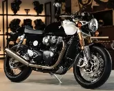 Motorcycle Triumph 1200 Thruxton RS édition DGR 2021
