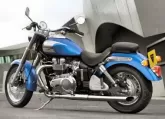 Moto Triumph 800 BONNEVILLE AMERICA 2004