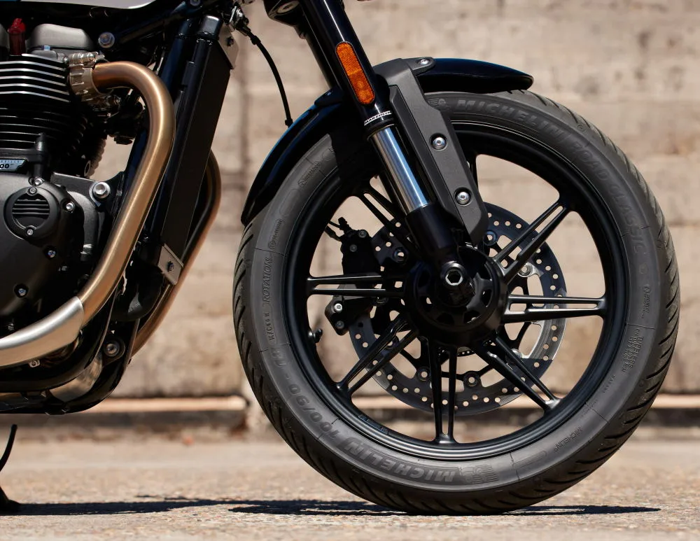 Triumph nouvelle 900 Speed Twin 2025 - 15