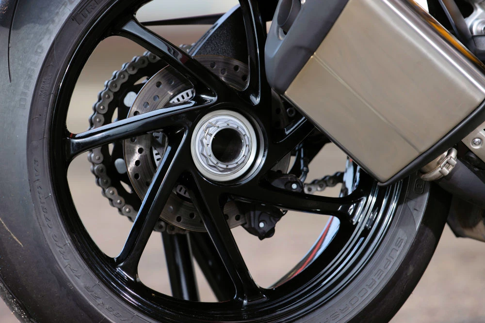 Essai Triumph 1200 Speed Triple RS - jante arrière