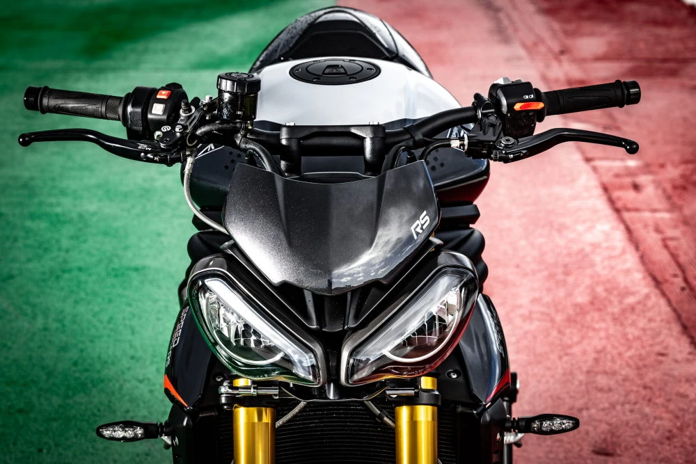 Prueba Triumph 1200 Speed Triple RS - cabeza de horquilla