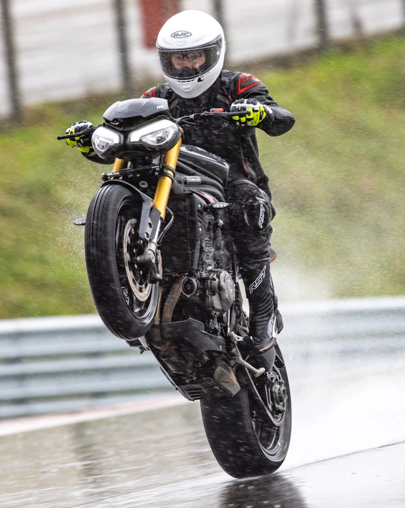Essai Triumph 1200 Speed Triple RS - sur circuit