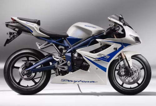 Photo de profil de la 675 Daytona 2010 en couleur non défini
