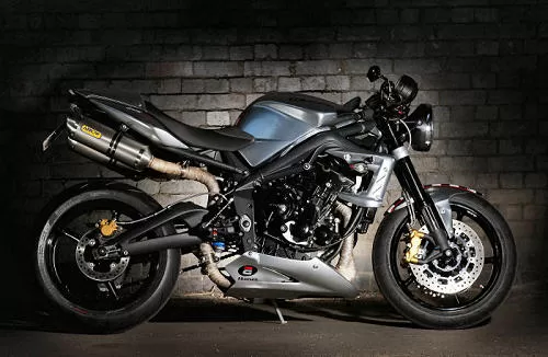 Foto de perfil del Street Triple Ace 675 CR 2011 en color indefinido.