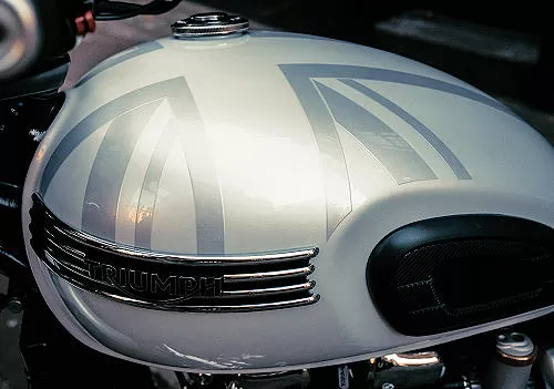 Foto de perfil del 1200 BONNEVILLE T 120 Diamond 2019 en color indefinido.