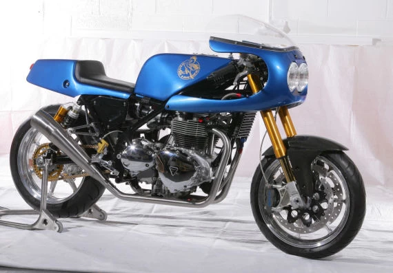Foto de perfil del Bonneville Hyde Harrier SE 2009 en color indefinido.