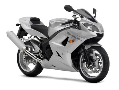 Foto de perfil del Daytona 600 2003 en color indefinido.