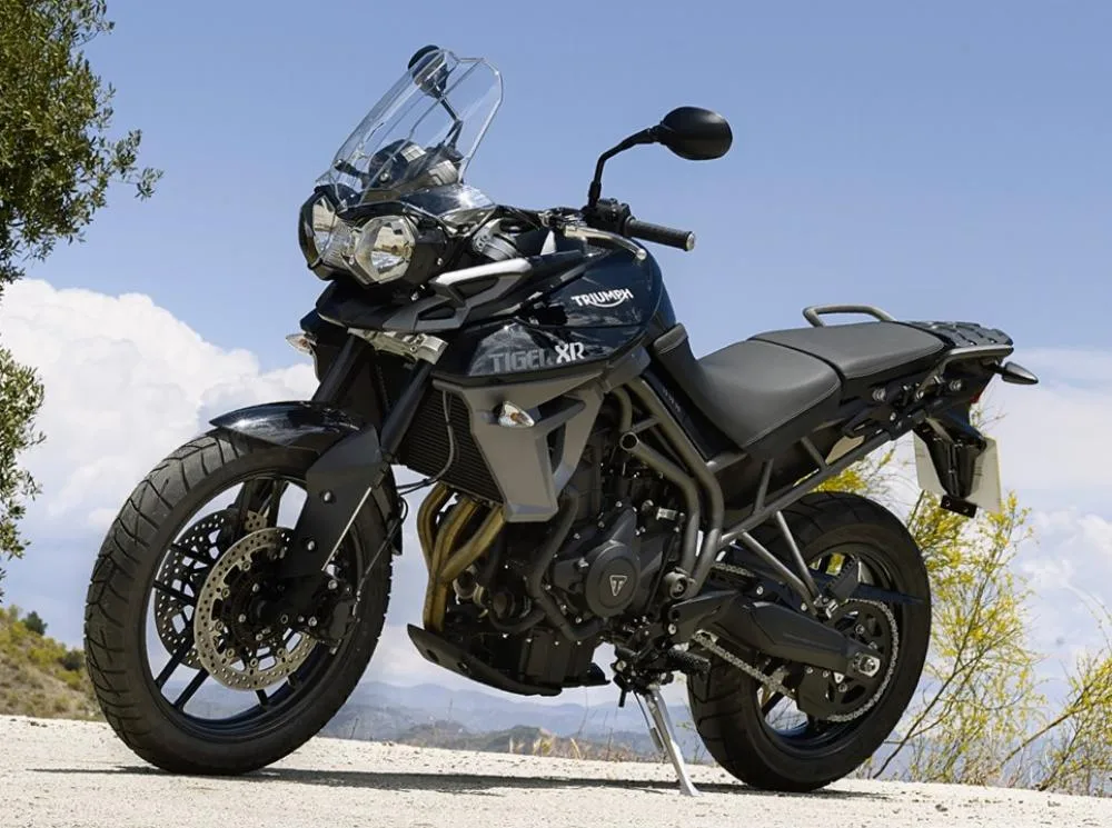 Une moto Triumph Tiger 800 XR de 2016.