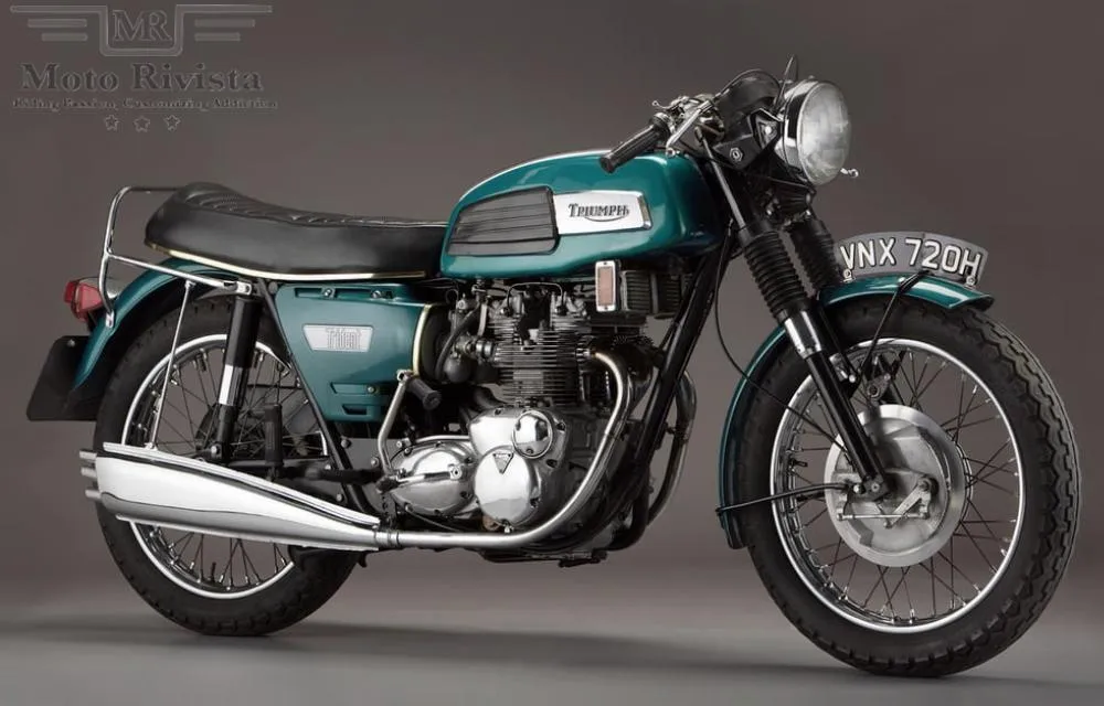 Une moto Triumph 750 Trident T150 de 1969