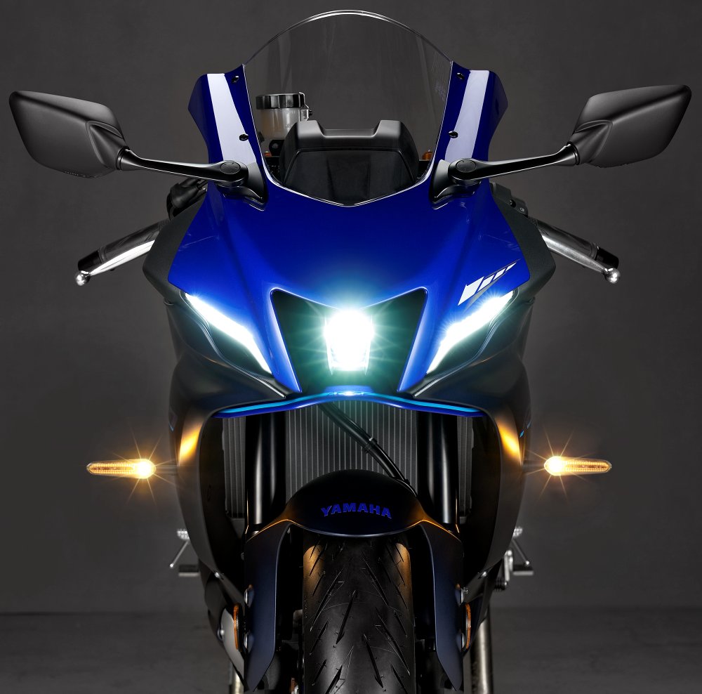 Platine Avant Droite Pour Yamaha R7 700 (modèles 2021 à 2025) - Pièce D'occasion