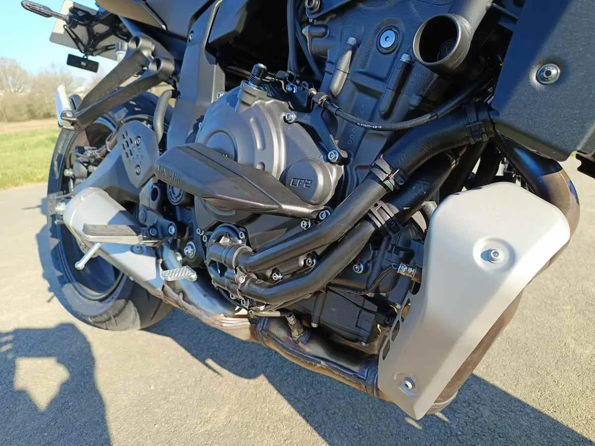 Vista completa de la moto
