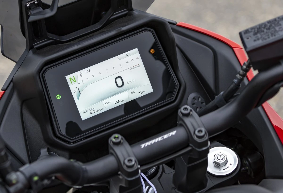 Le tableau de bord d'une Yamaha Tracer 7